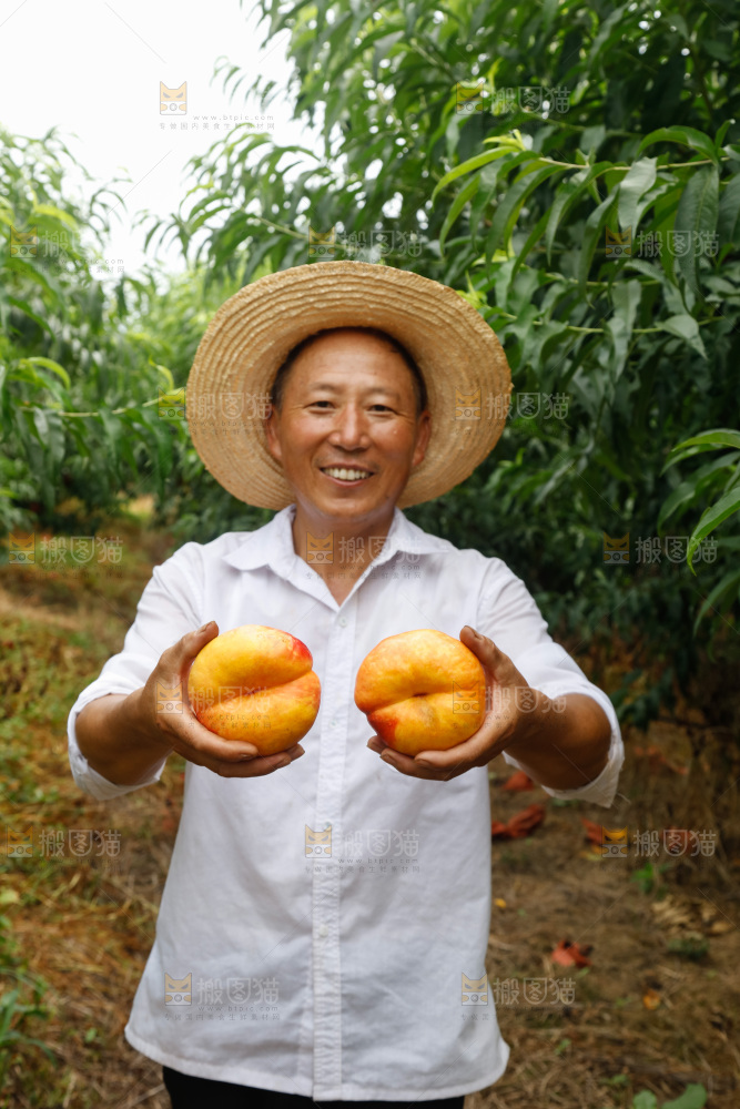 手里拿着黄油蟠桃