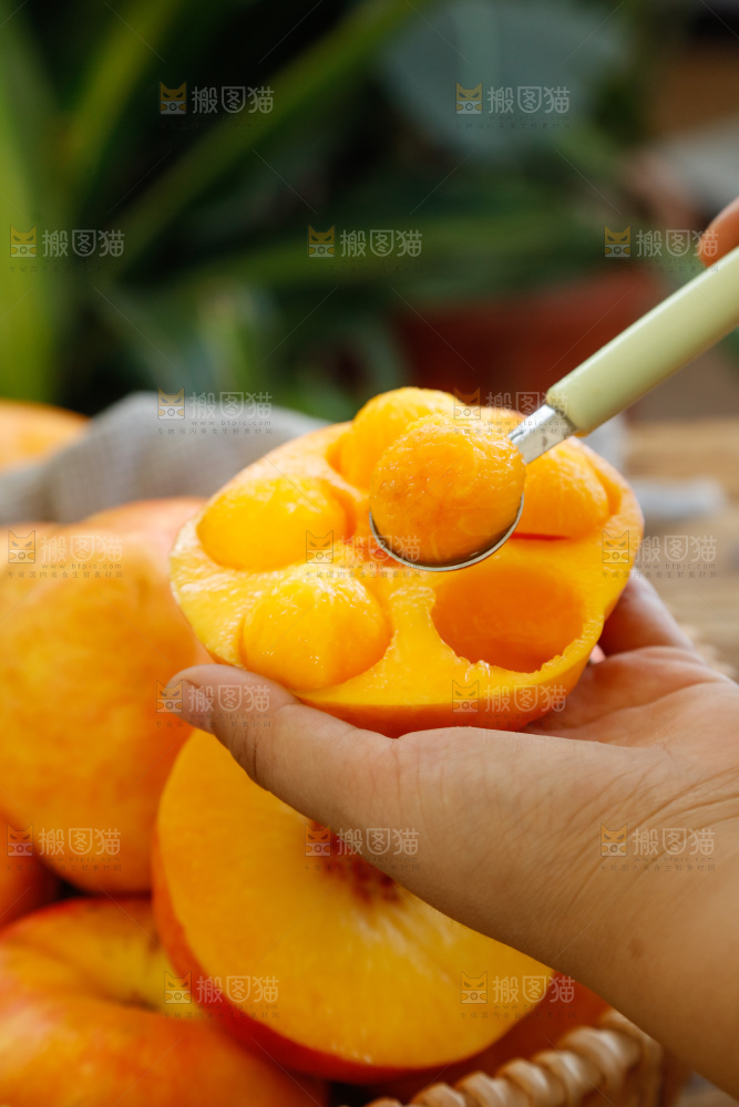 深底上的黄油蟠桃