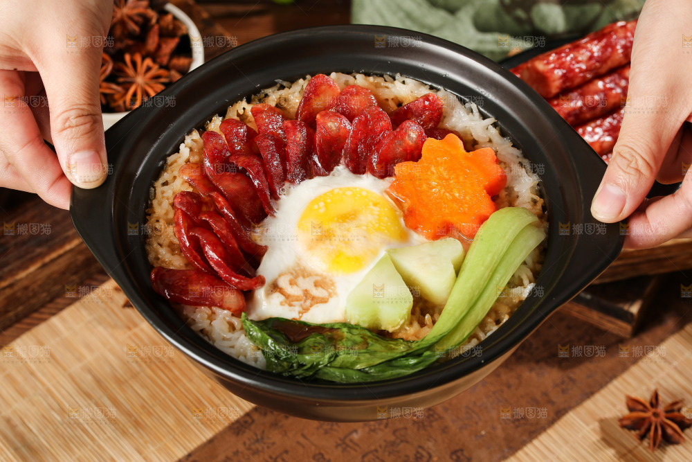 深底上的腊肠煲仔饭