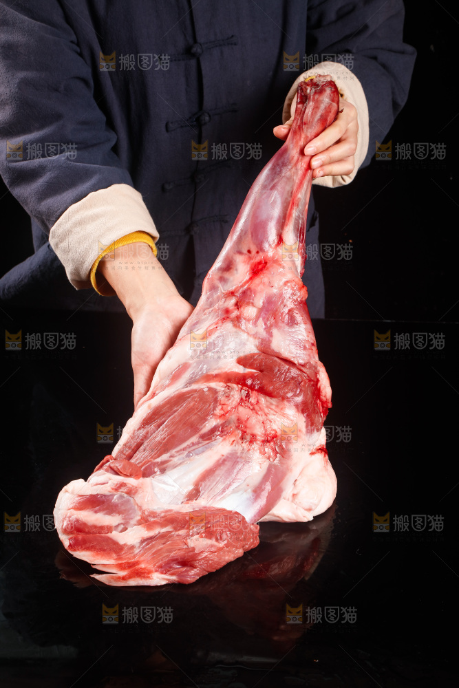深底上的羊后腿