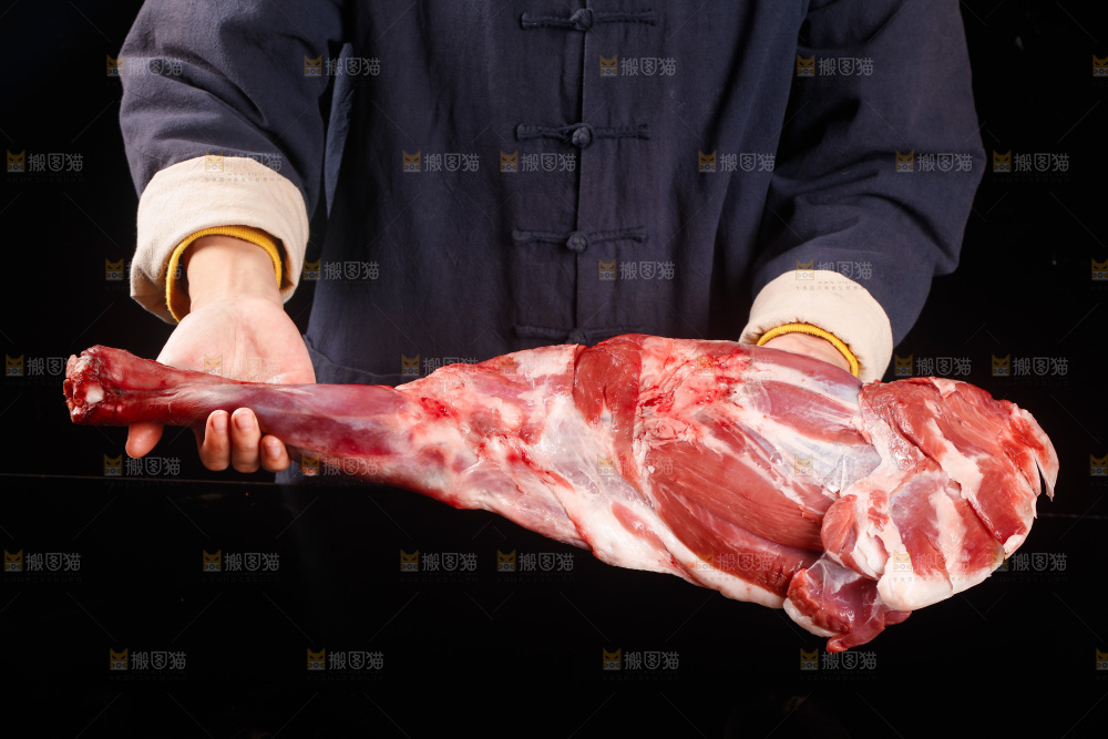 深底上的羊后腿