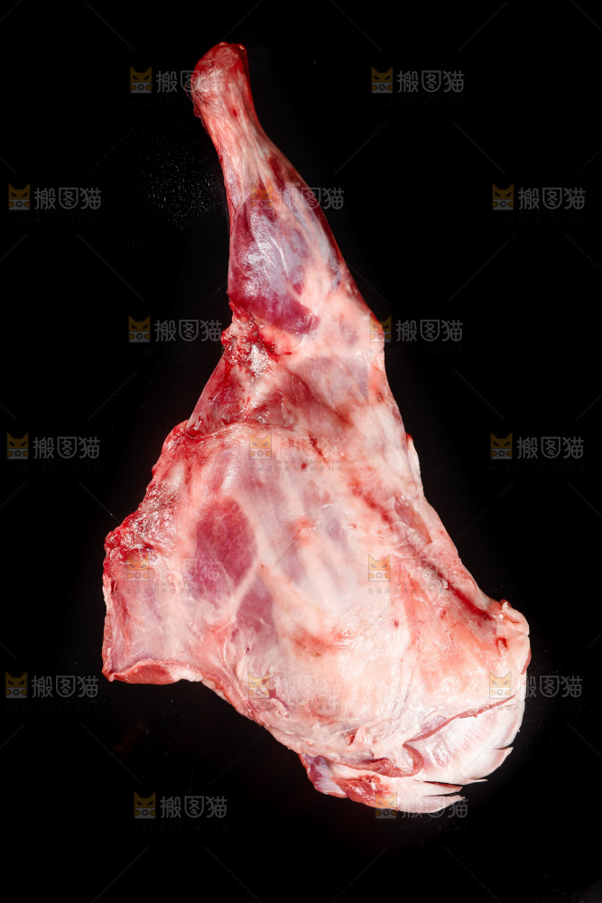 深底上的羊后腿