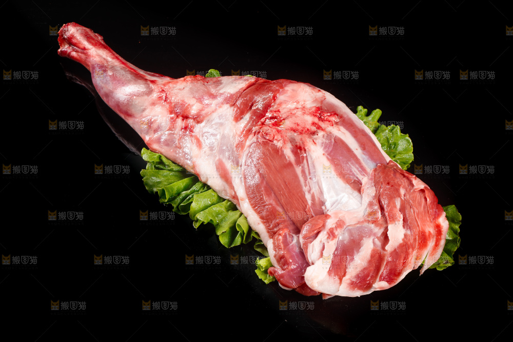 深底上的羊后腿