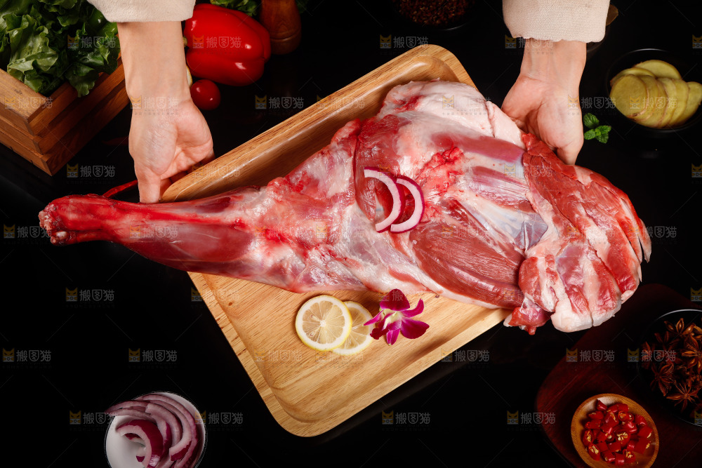 深底上的羊后腿