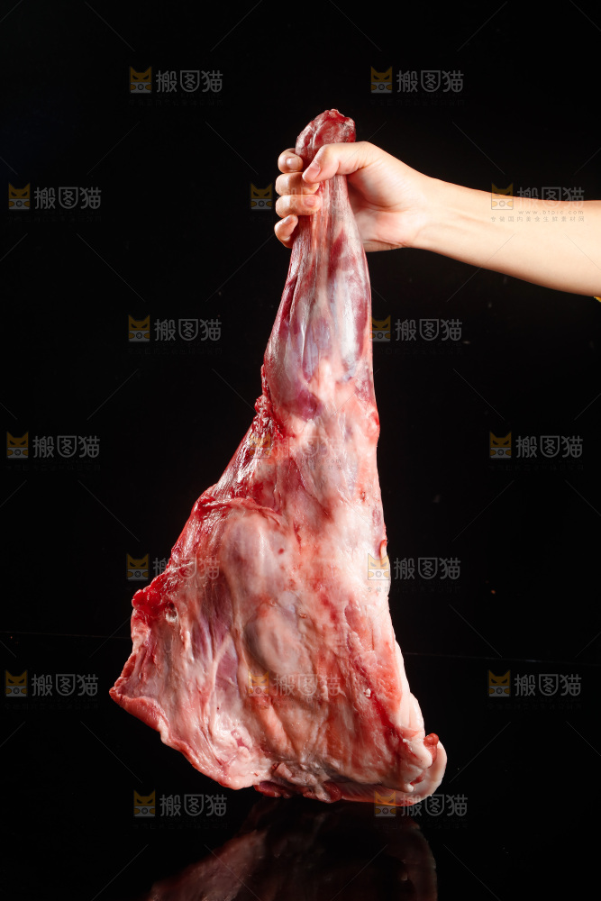 深底上的羊后腿