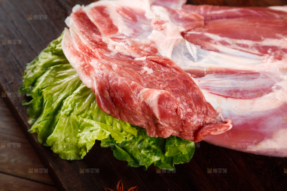 深底上的羊后腿