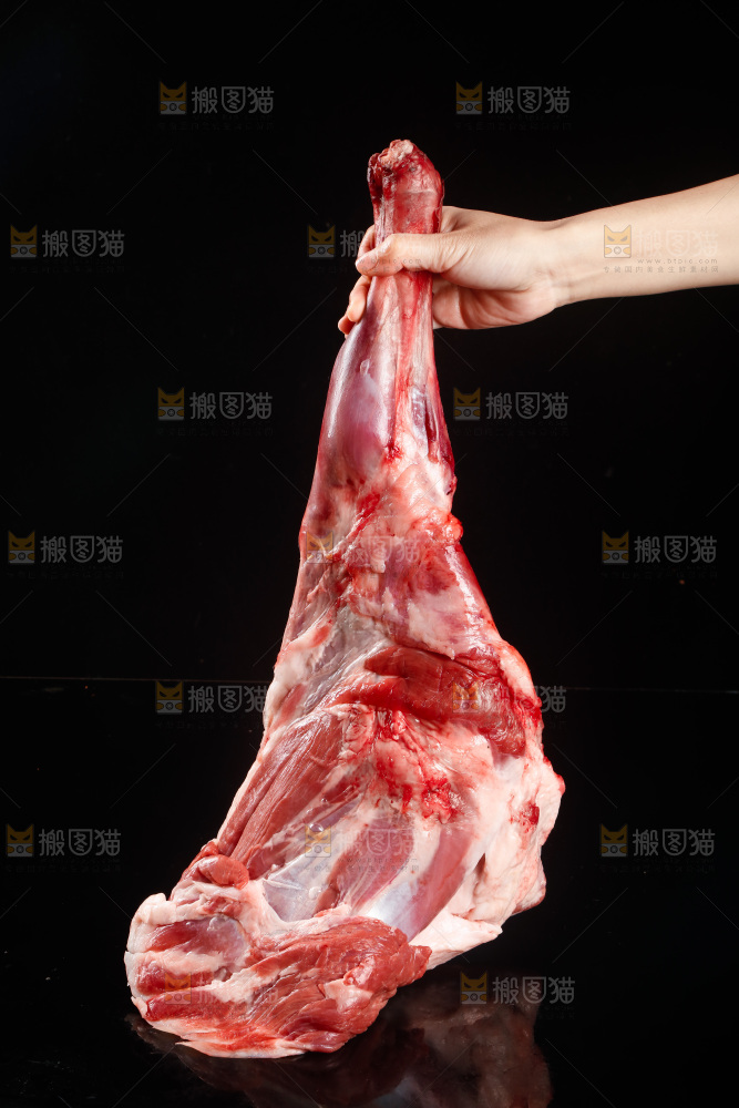 深底上的羊后腿