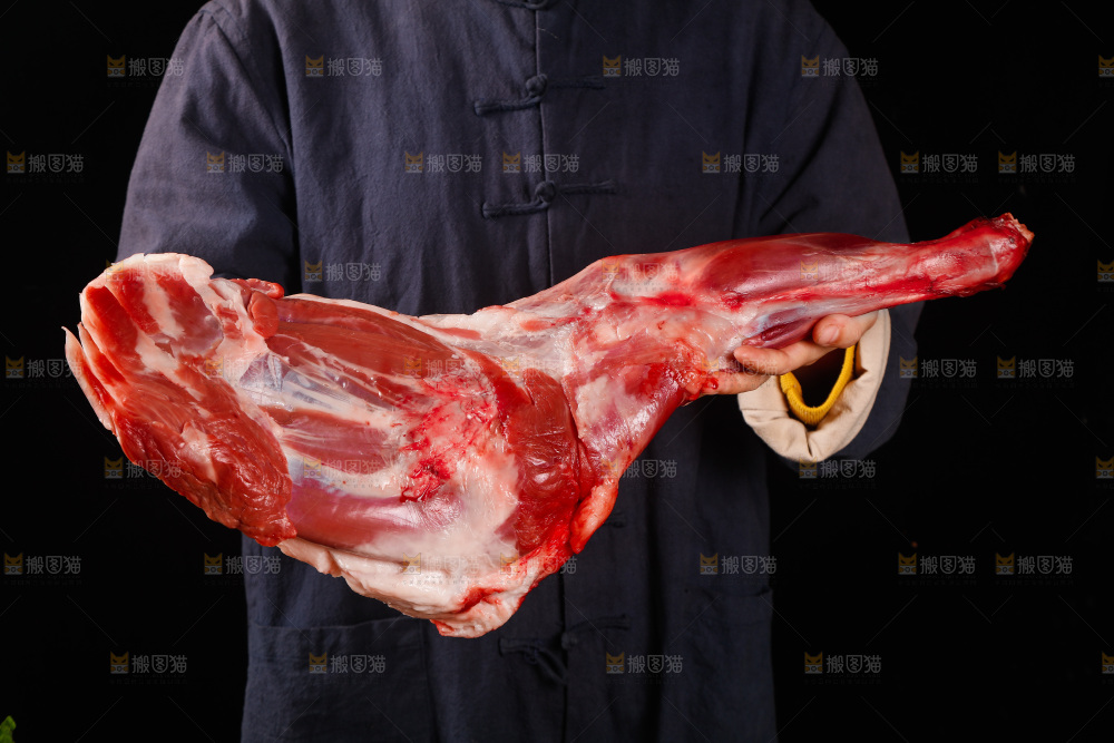 深底上的羊后腿