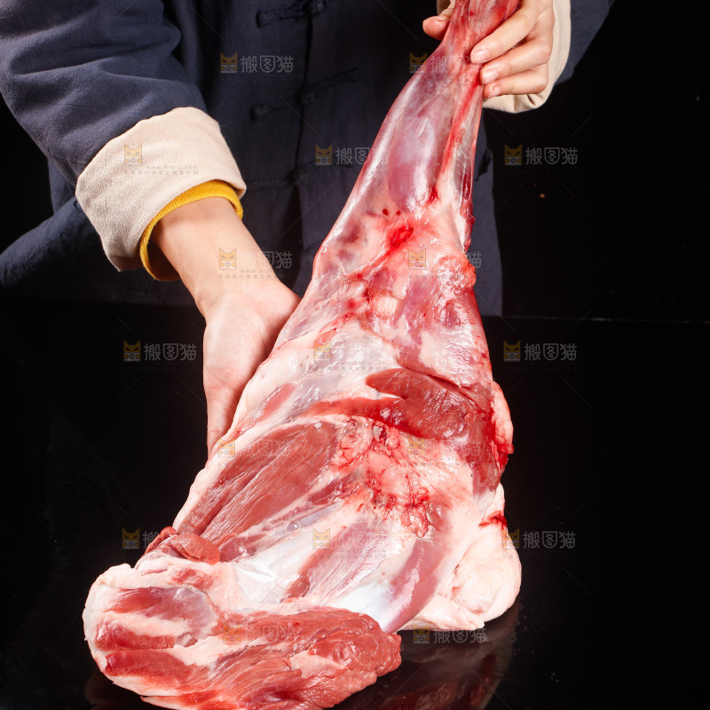 深底上的羊后腿