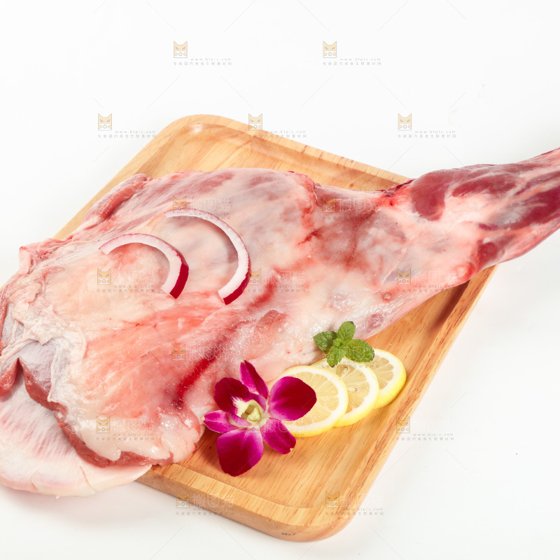 白底上的羊后腿