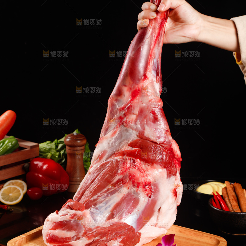 深底上的羊后腿