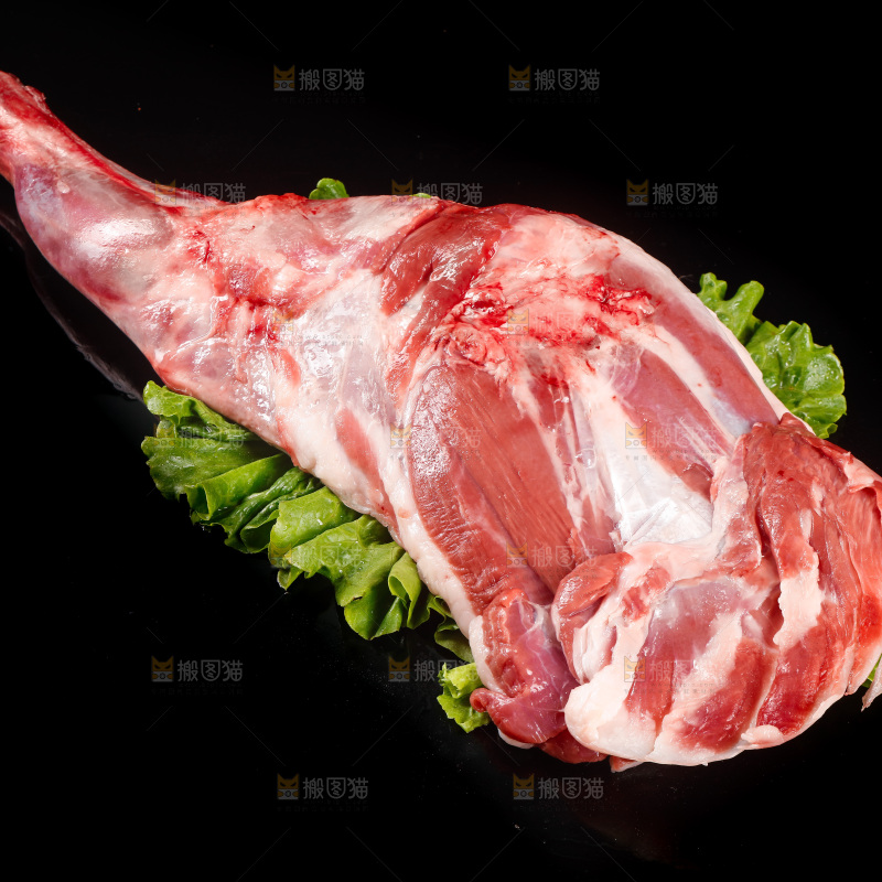 深底上的羊后腿