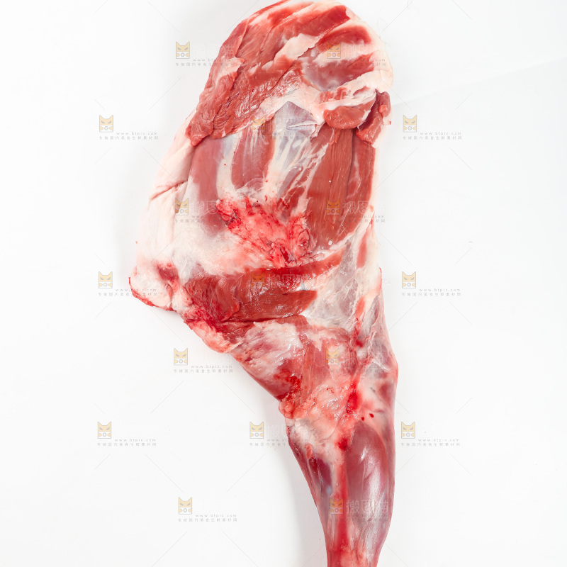 白底上的羊后腿