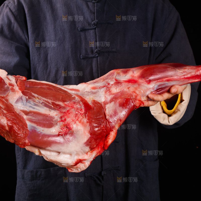 深底上的羊后腿