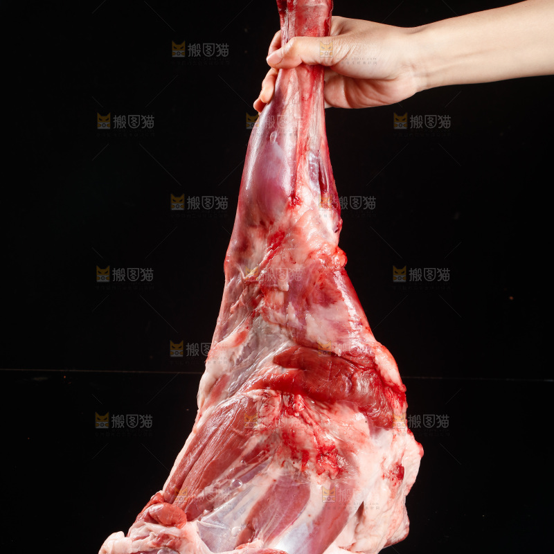 深底上的羊后腿