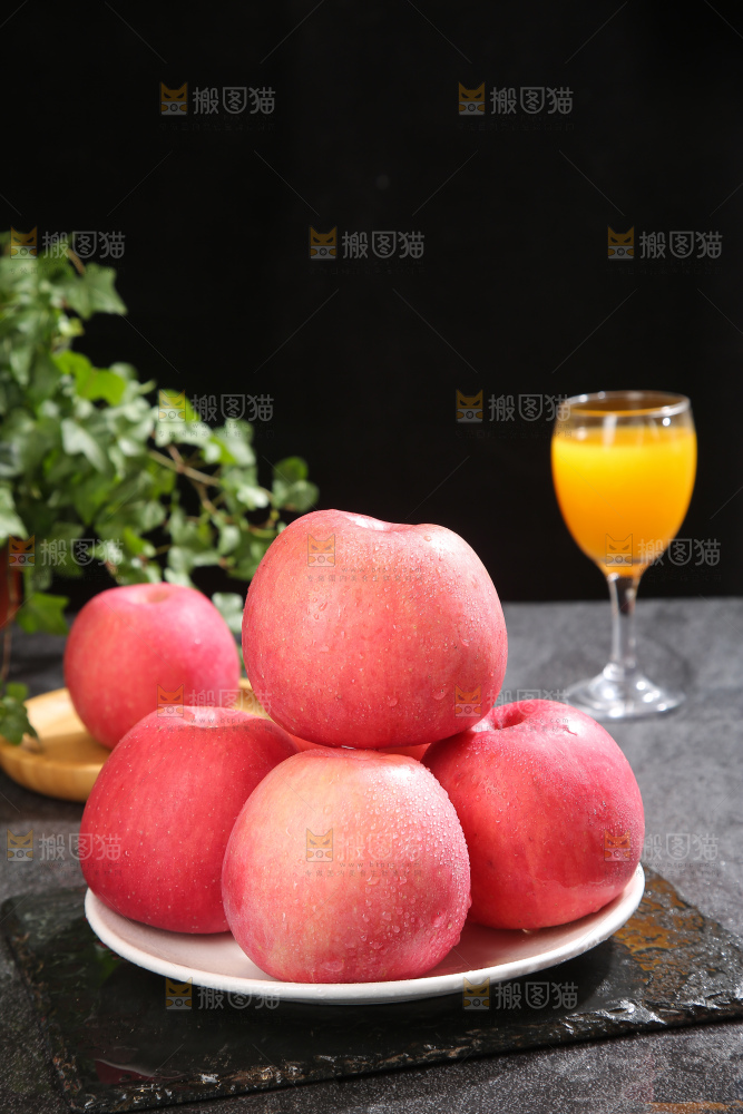 深底上的红富士苹果