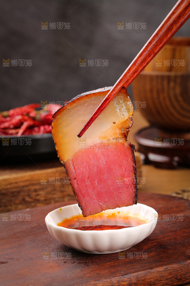 木底上的后腿腊肉