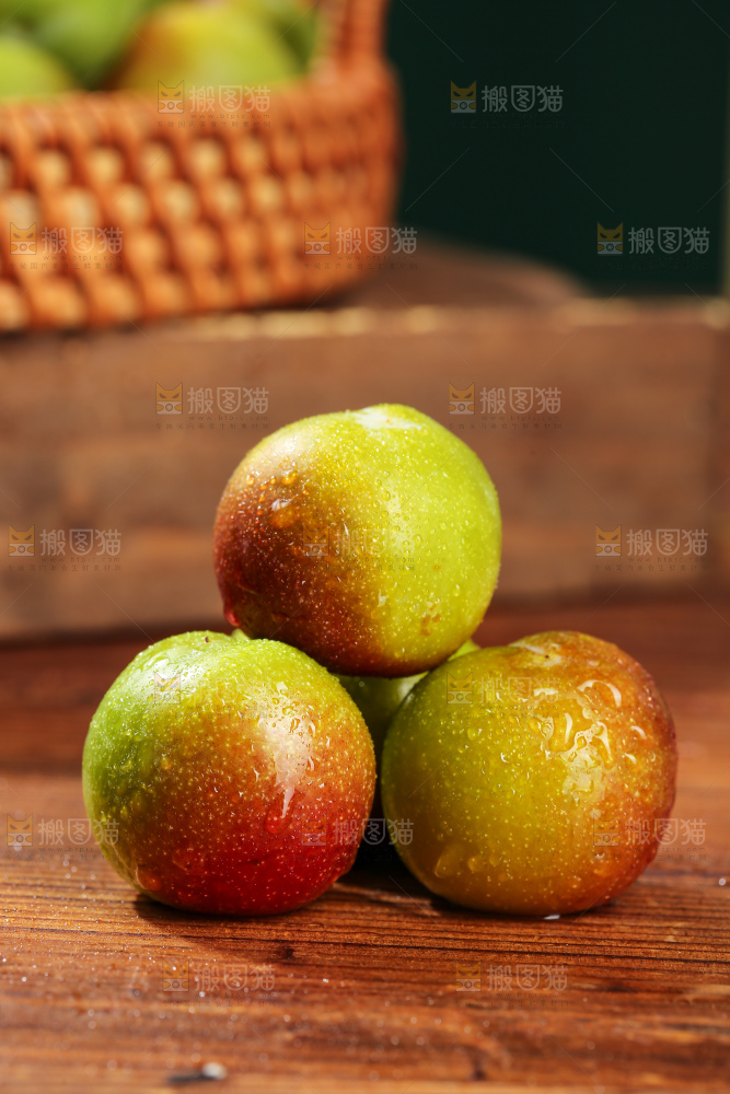 木底上的茵红脱骨李