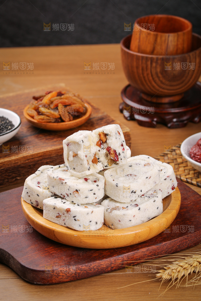 木底上的八珍糕