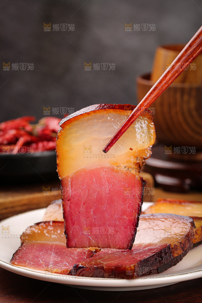 木底上的后腿腊肉