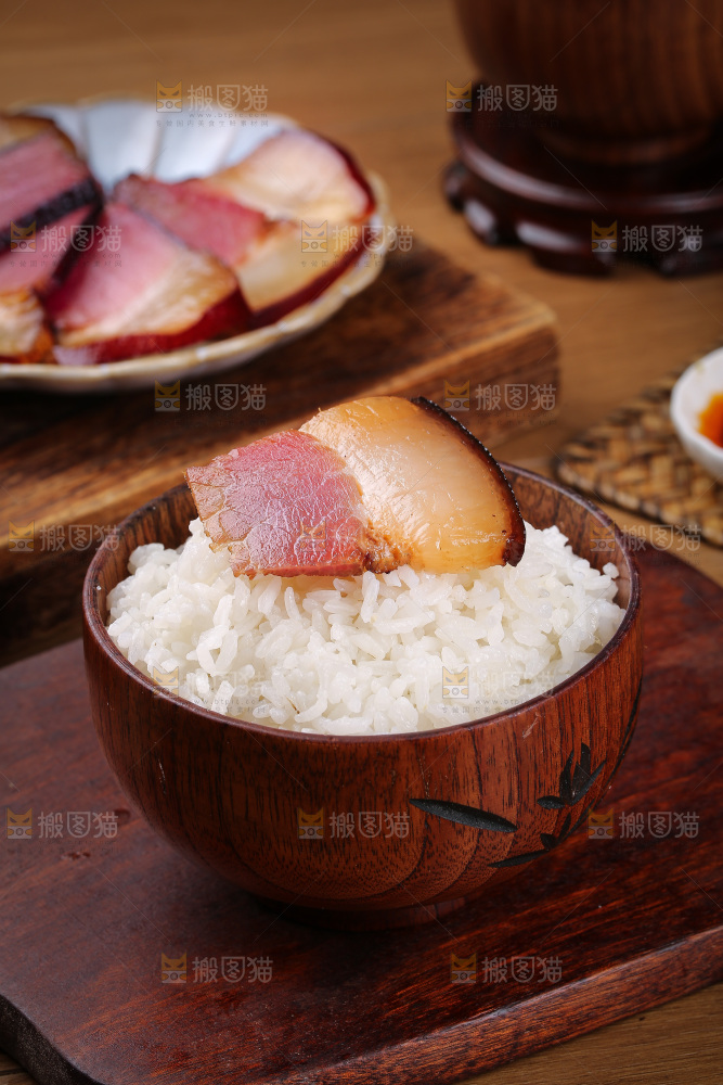 木底上的后腿腊肉