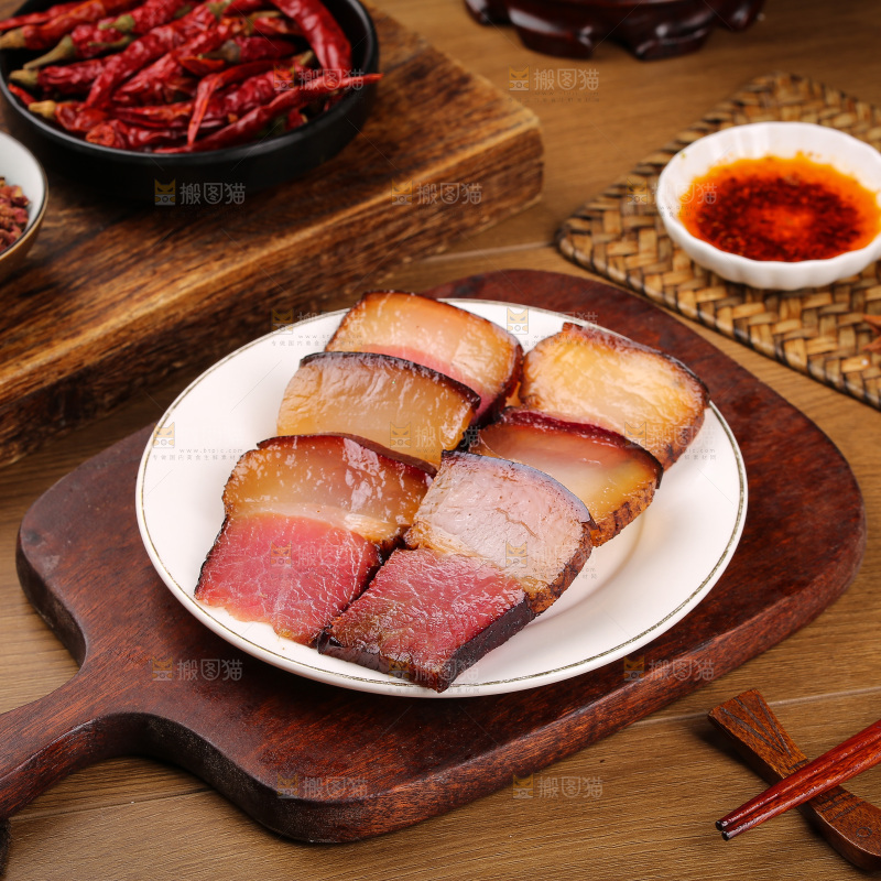 木底上的后腿腊肉