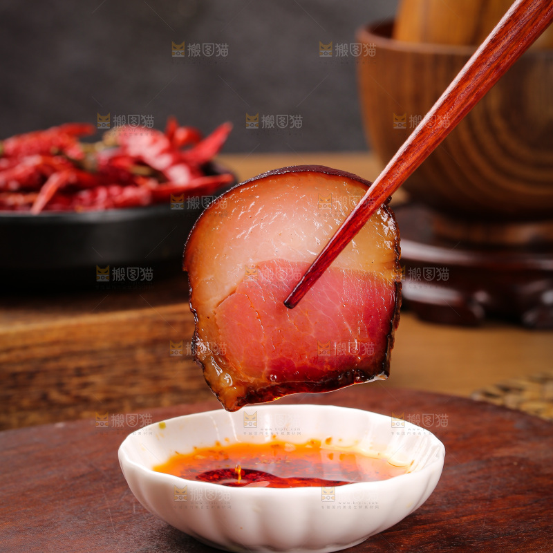 木底上的后腿腊肉