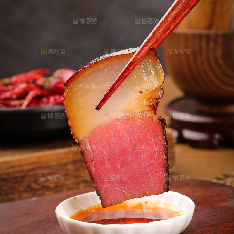 木底上的后腿腊肉