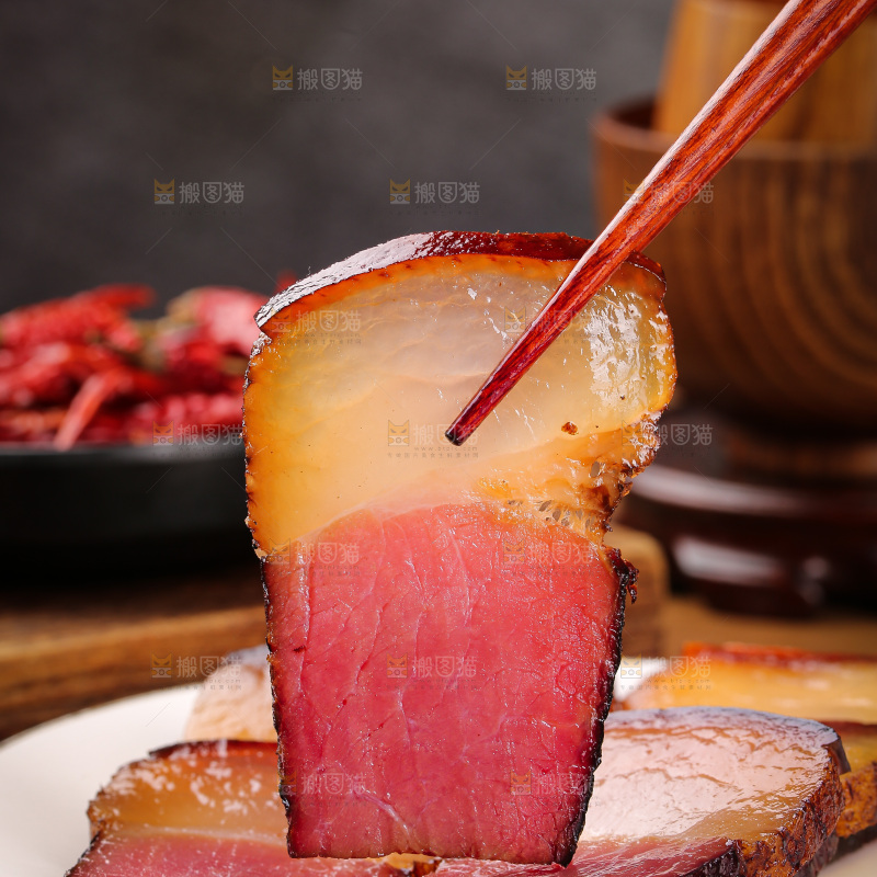 木底上的后腿腊肉