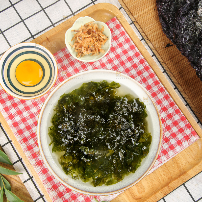碗里的紫菜汤