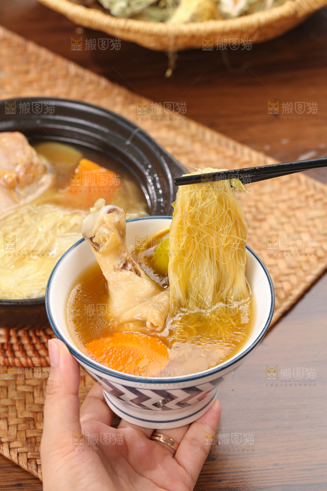 碗里的霸王花鸡汤