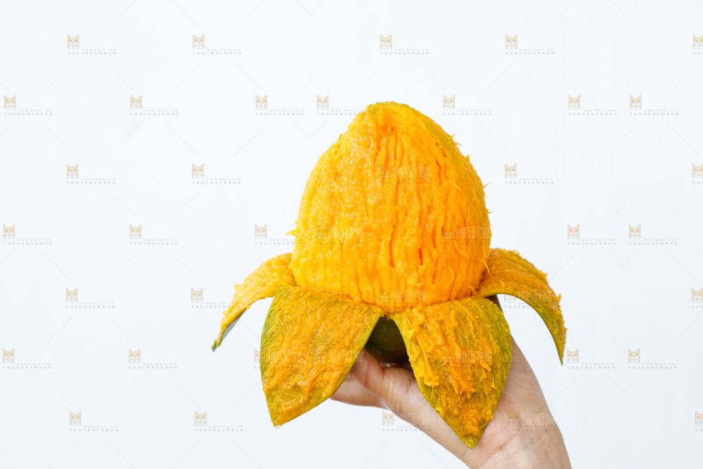 手里拿着凯特芒