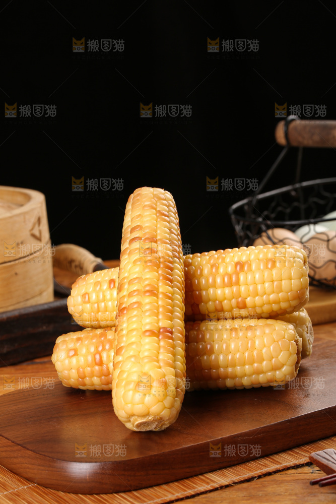 木底上的花糯玉米