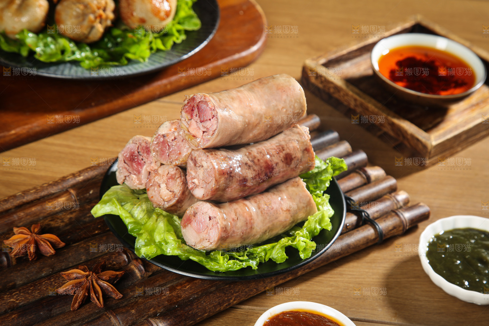 木底上的羊肠灌肉