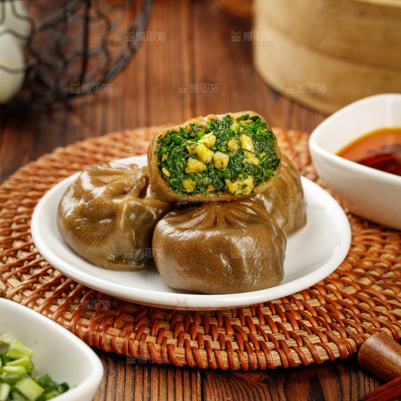木底上的荞麦包子