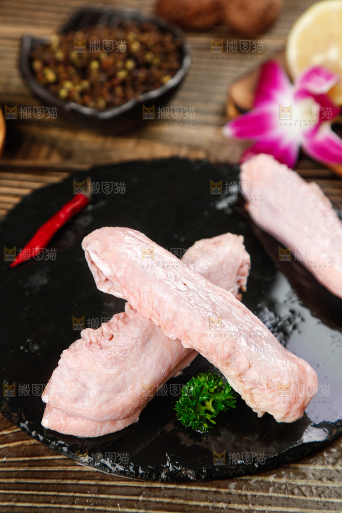 深底上的鸭翅中