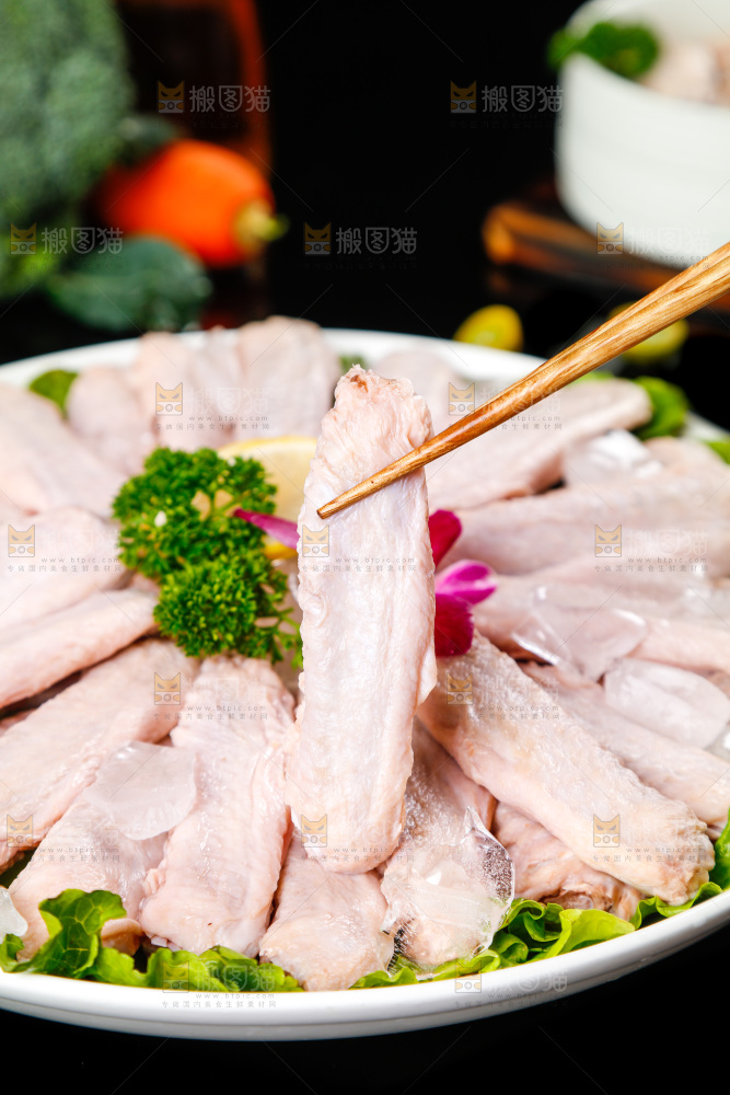 深底上的鸭翅中
