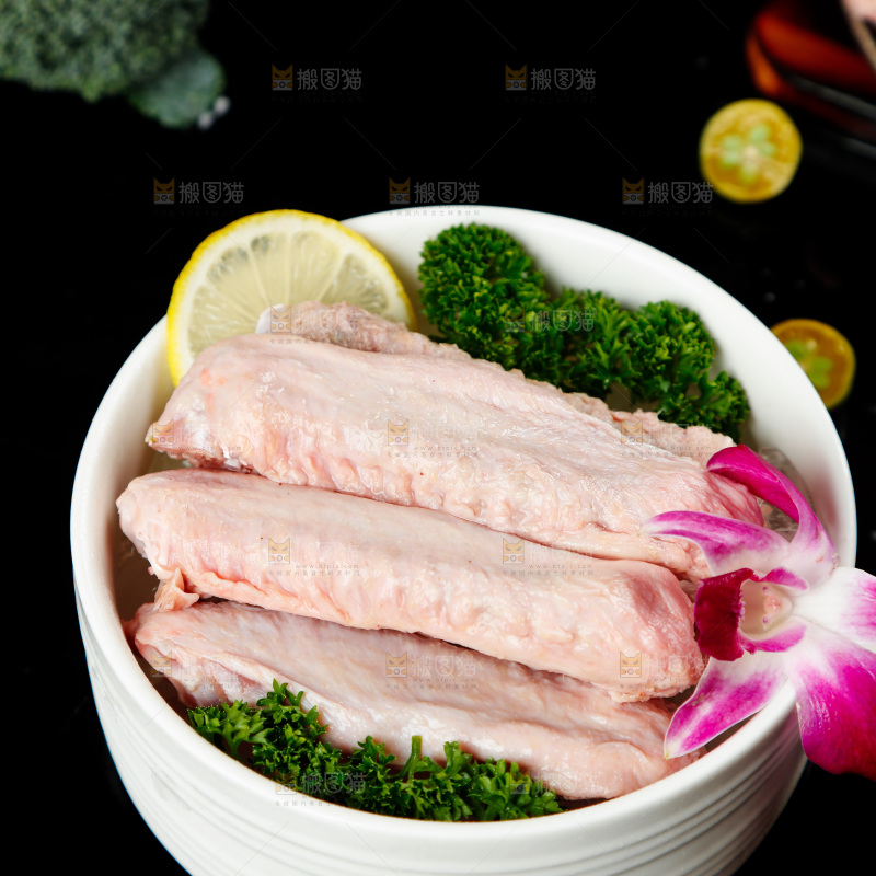 深底上的鸭翅中