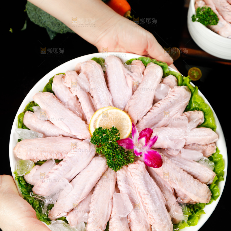 深底上的鸭翅中