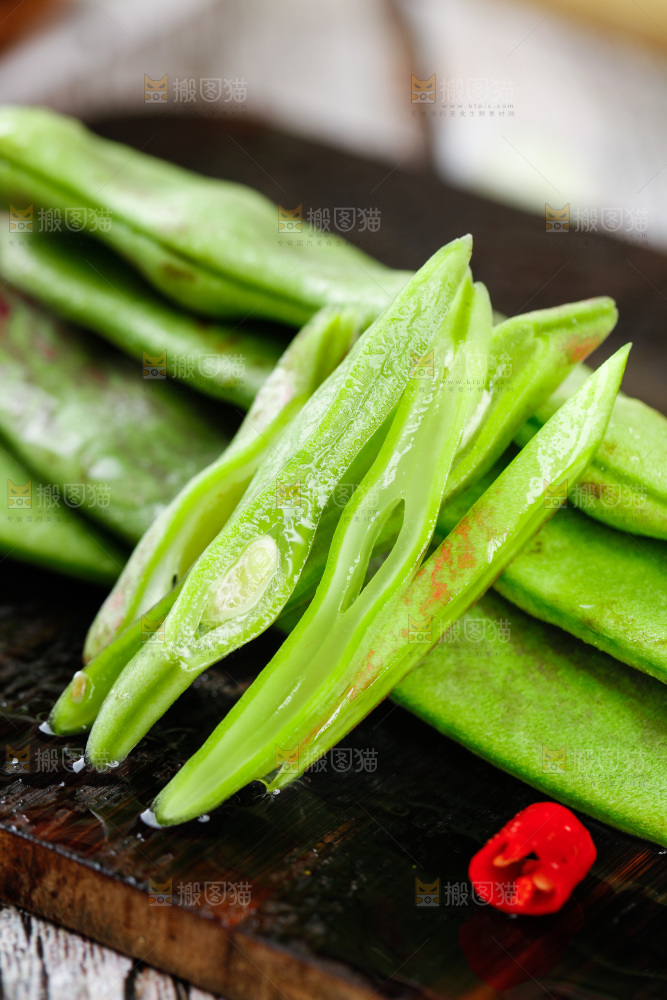 深底上的油豆角