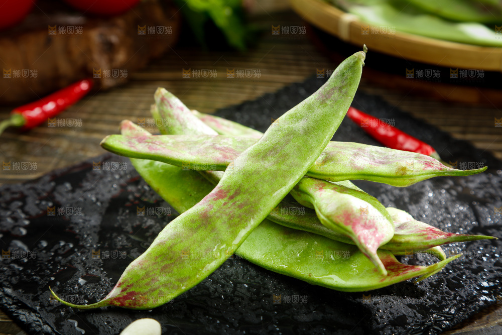 深底上的油豆角