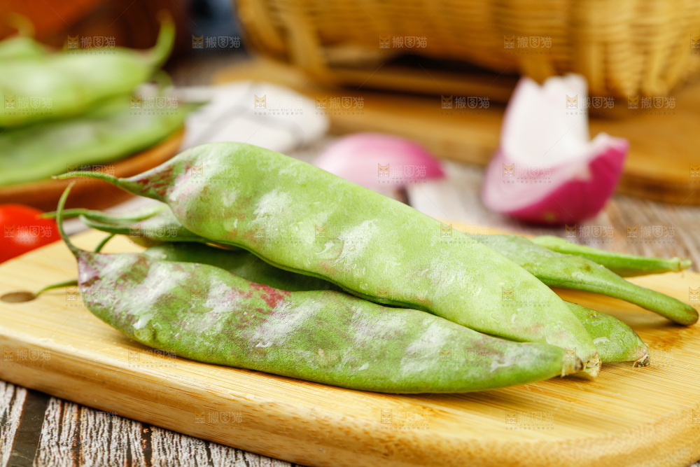 木底上的油豆角