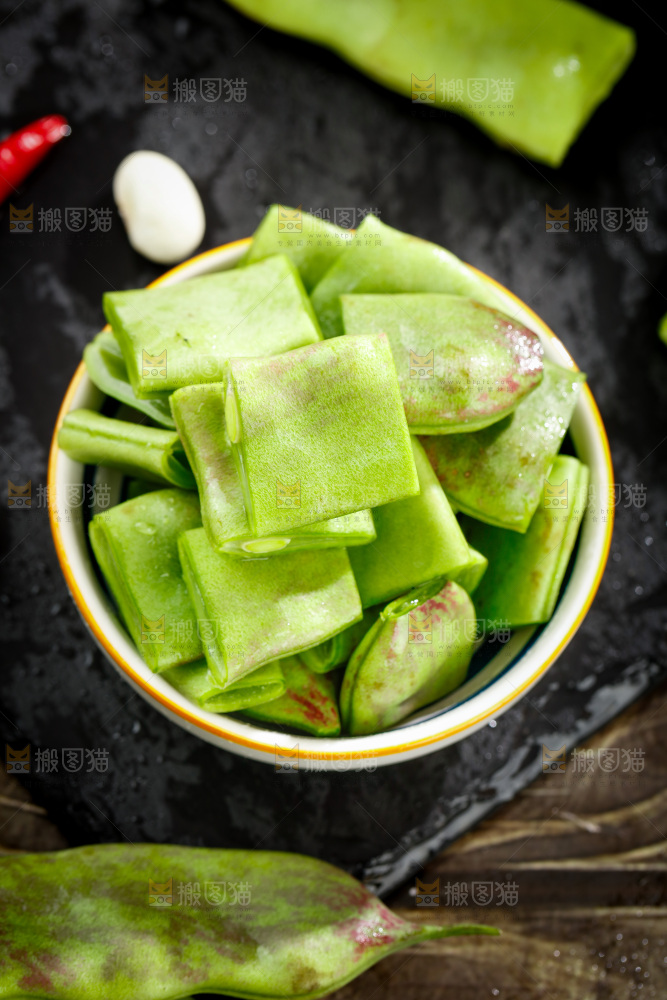 深底上的油豆角