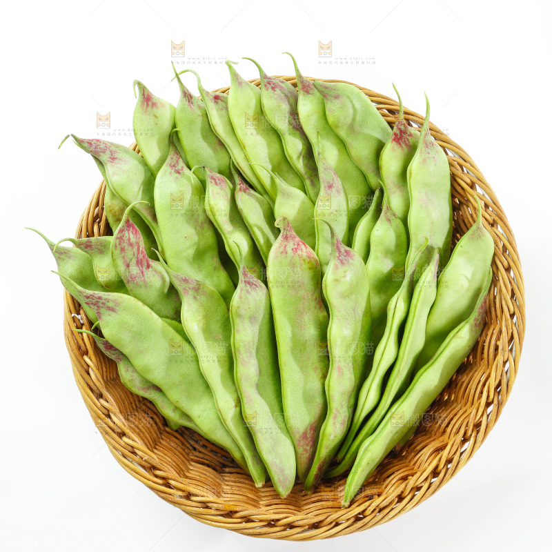 白底上的一点红油豆角