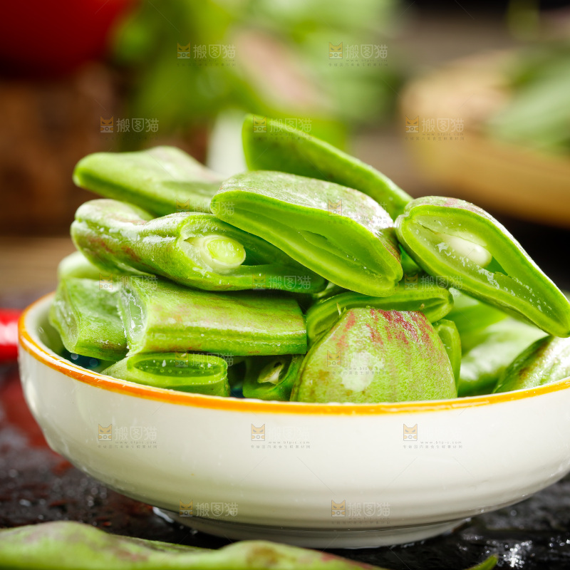 深底上的油豆角