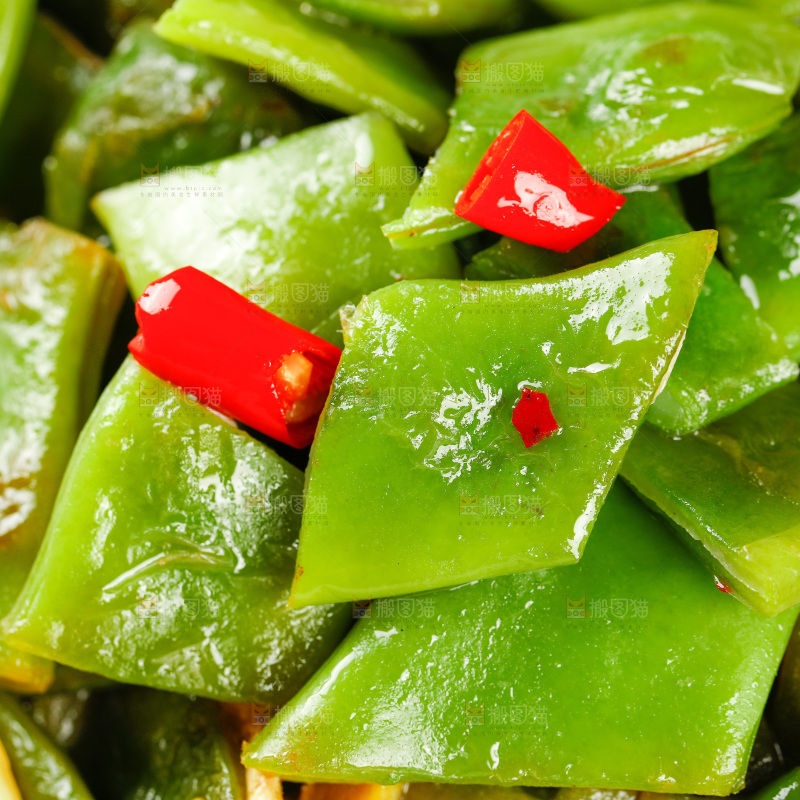 木底上的炒油豆角