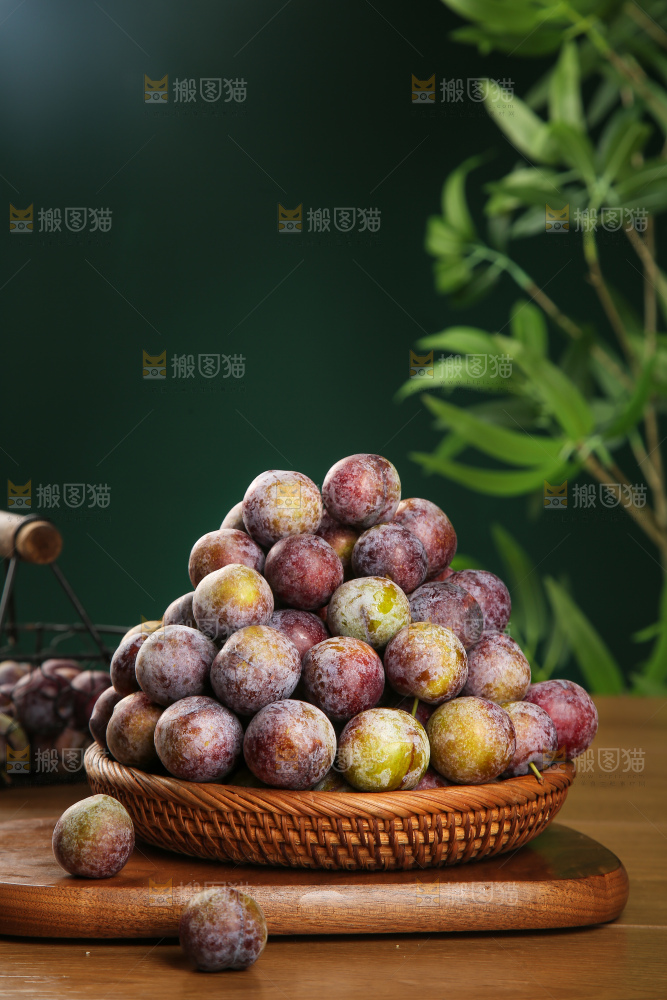 木底上的红脆李