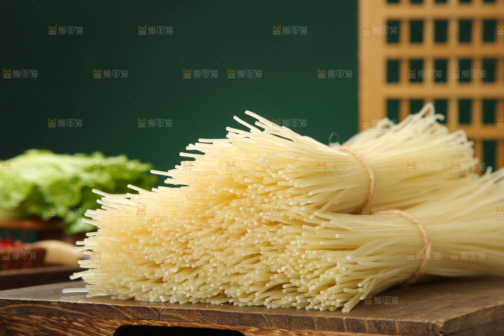 木底上的米粉