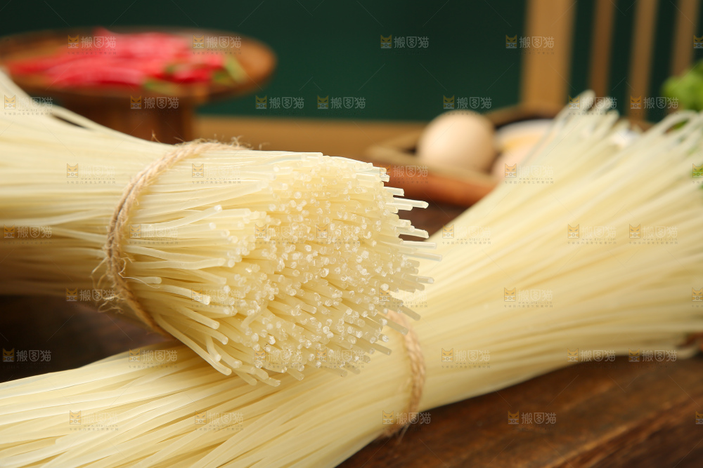 木底上的米粉