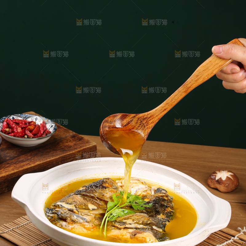 木底上的鱼头汤